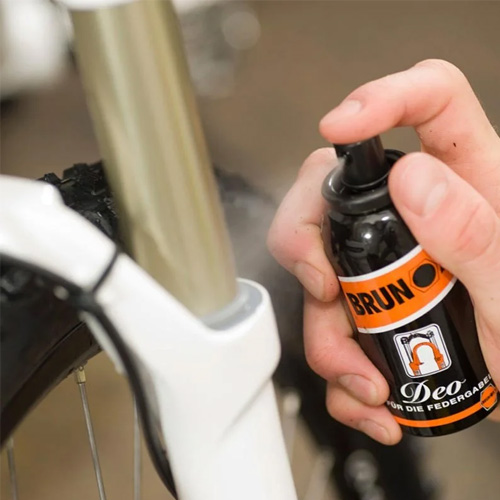 Brunox Deo Spray technical solution used to clean a bicycle chain.
